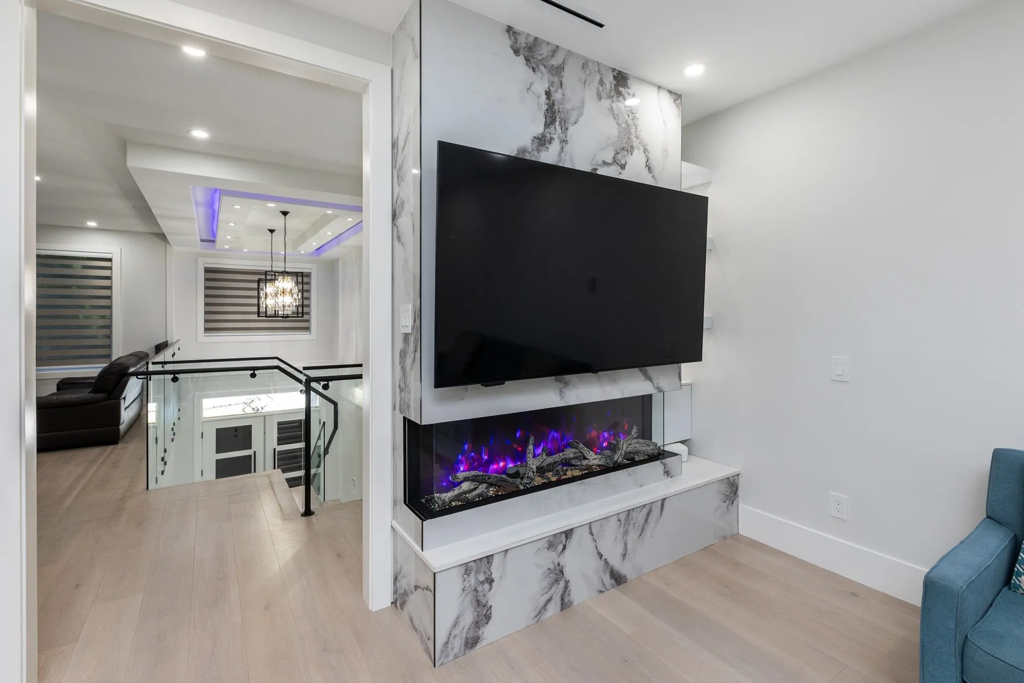 2170 Oakridge Crescent