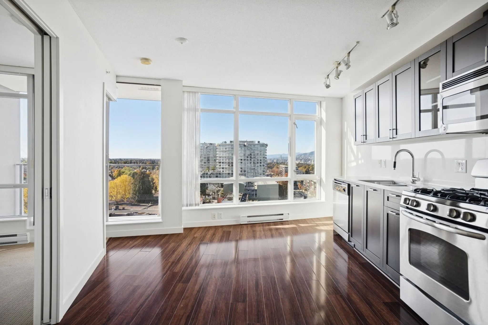 1010 4815 Eldorado Mews