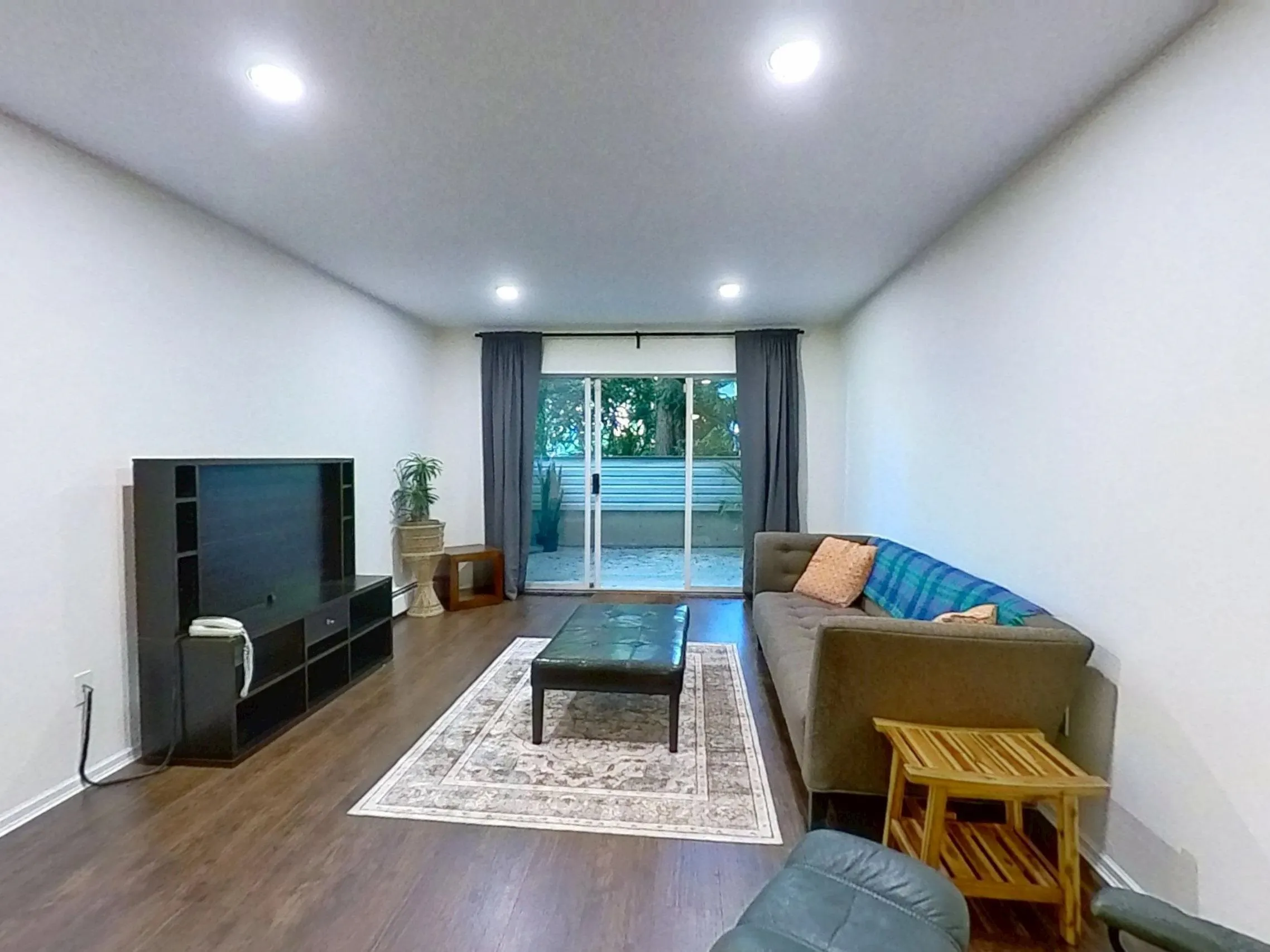 215 428 Agnes Street