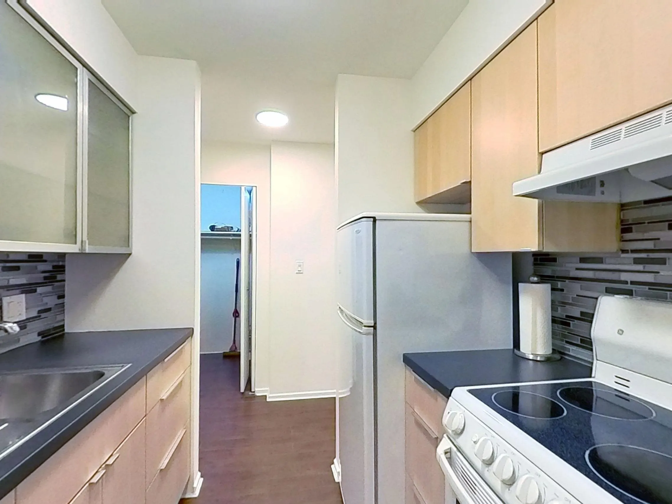 215 428 Agnes Street