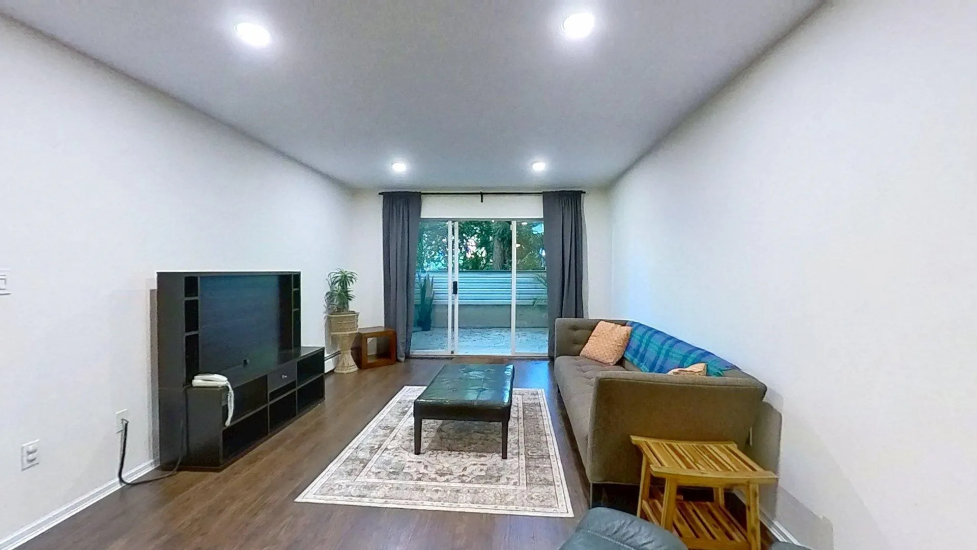 215 428 Agnes Street