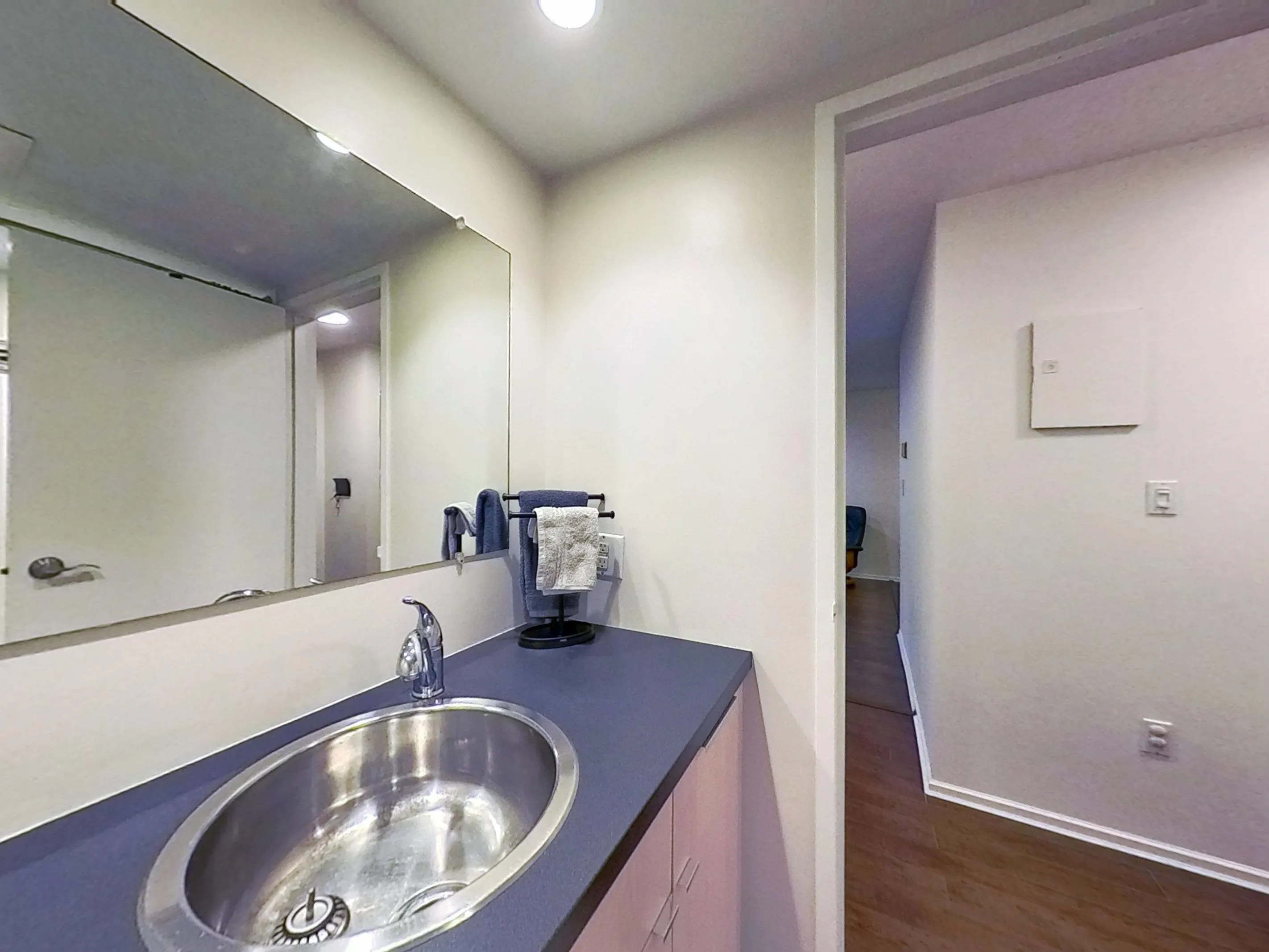 215 428 Agnes Street