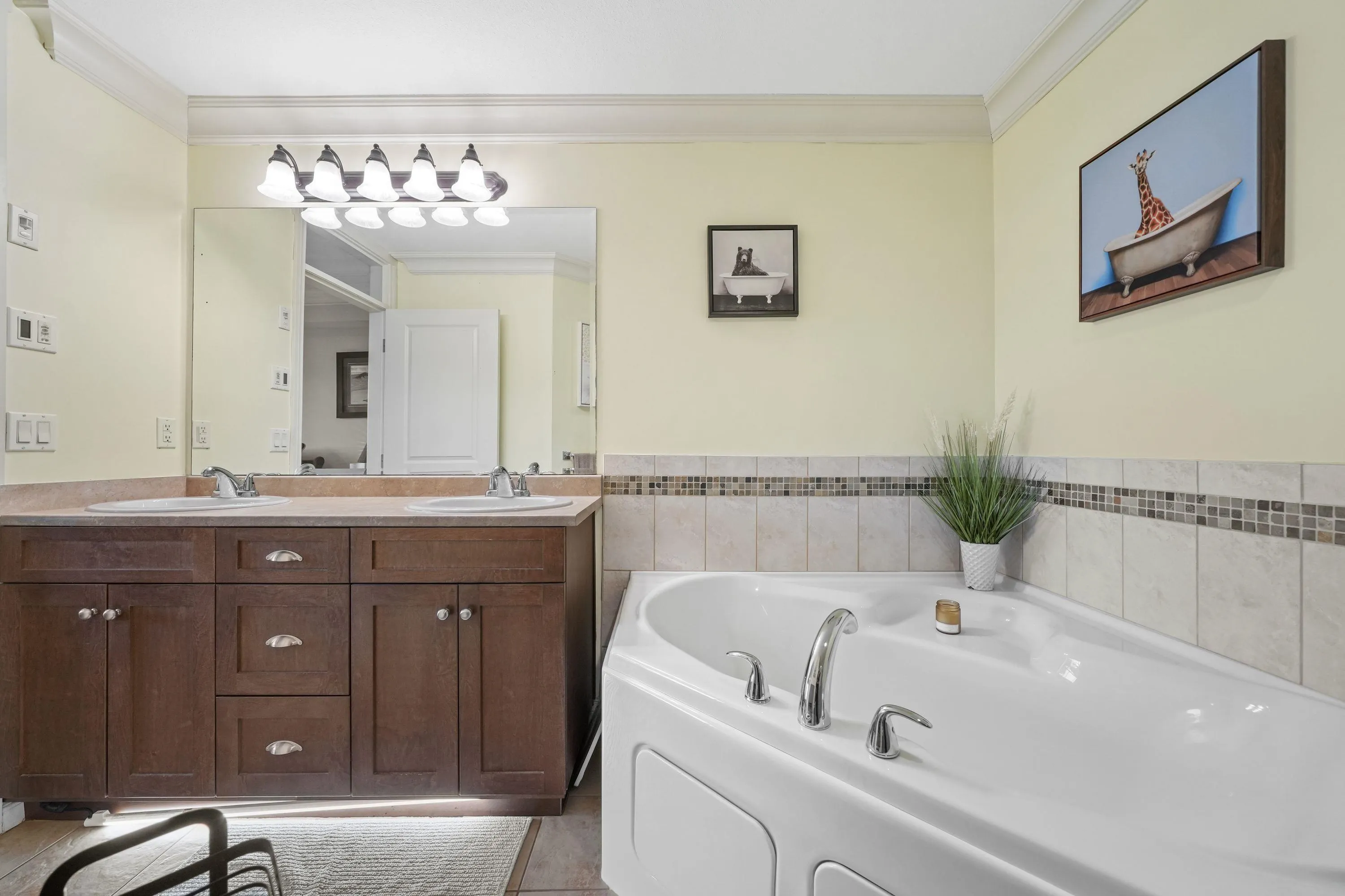 222 32729 Garibaldi Drive