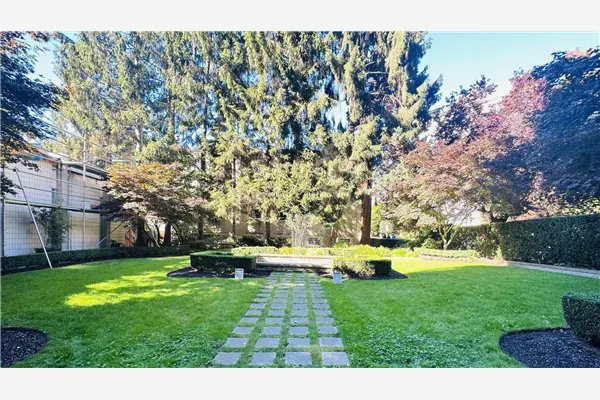 502 1850 Comox Street