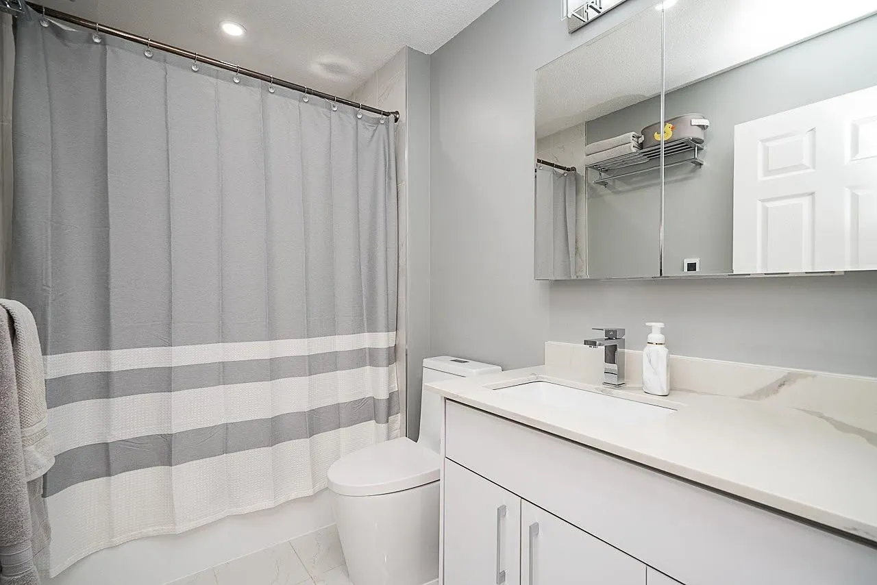 52 1370 Riverwood Gate