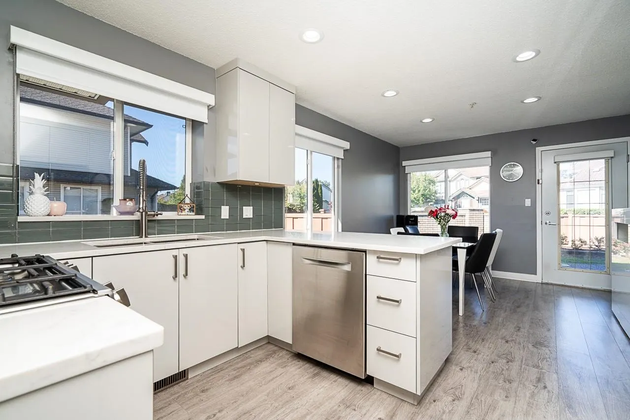 52 1370 Riverwood Gate