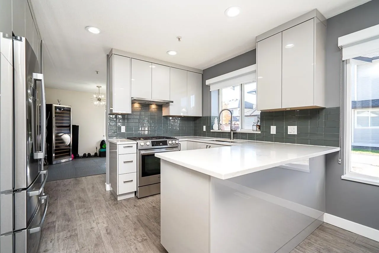 52 1370 Riverwood Gate