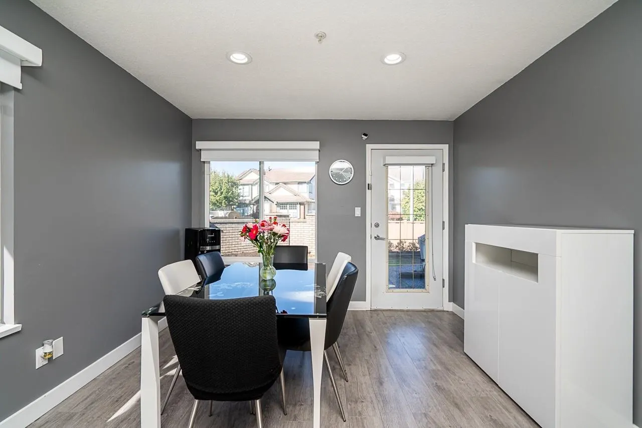 52 1370 Riverwood Gate