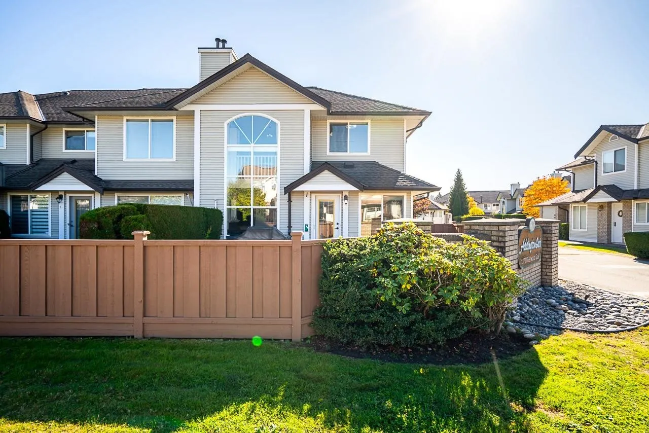 52 1370 Riverwood Gate