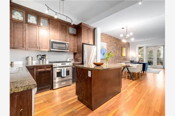 123 250 Salter Street