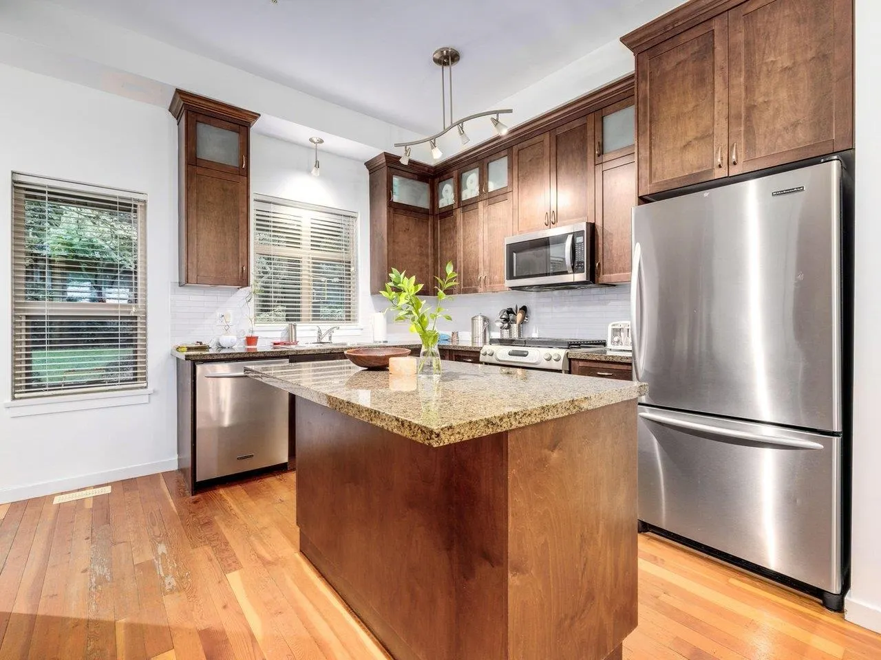 123 250 Salter Street