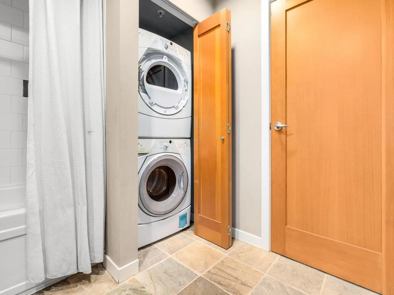 123 250 Salter Street