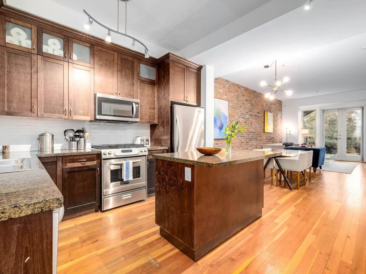 123 250 Salter Street