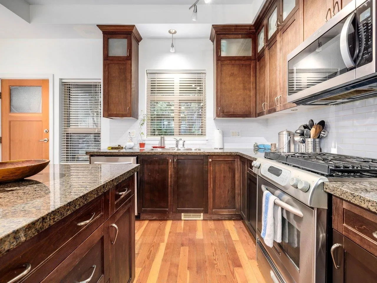 123 250 Salter Street