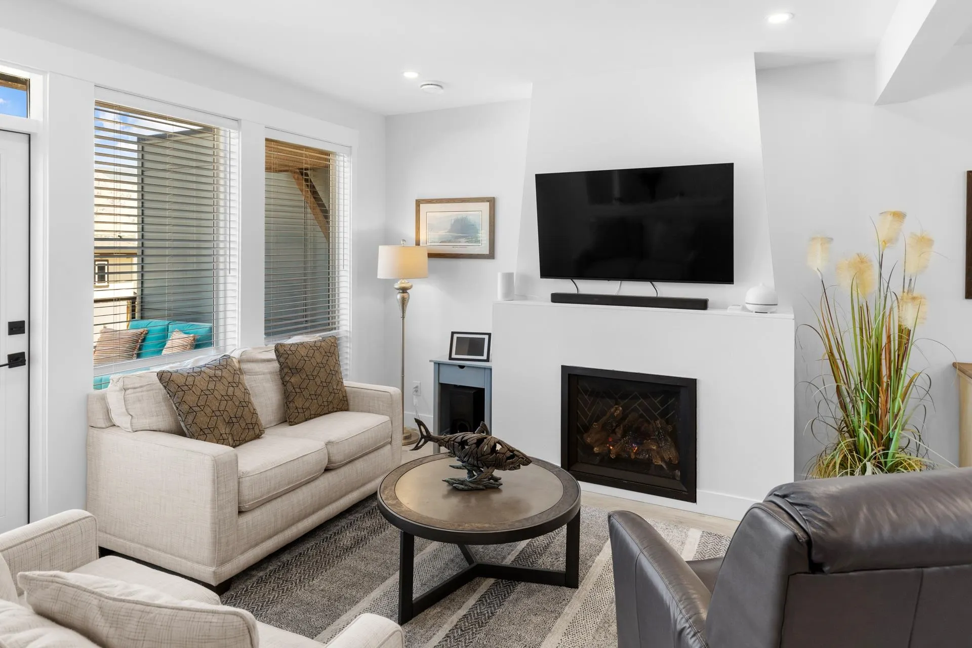 48 8000 Vedette Drive