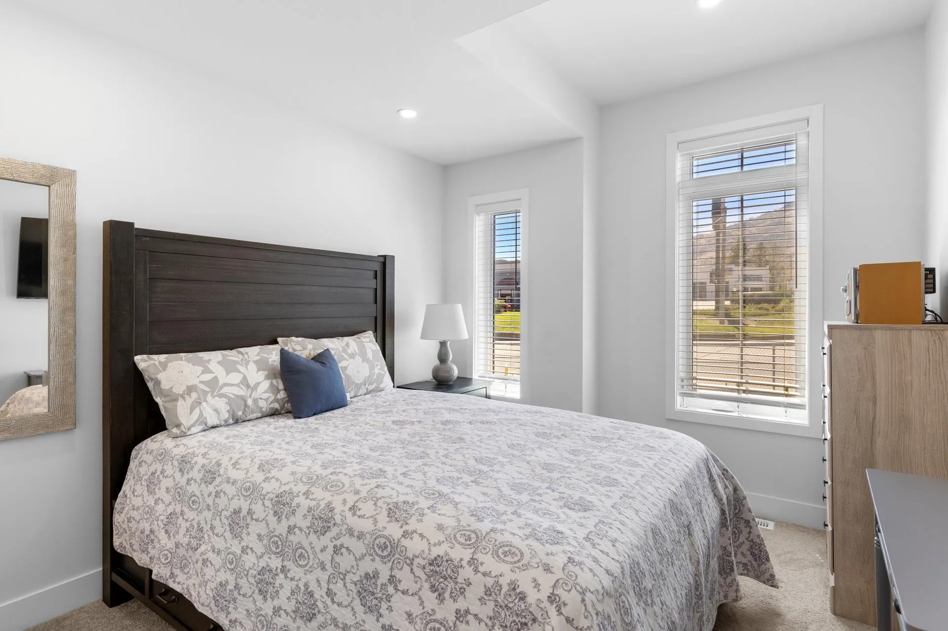 48 8000 Vedette Drive