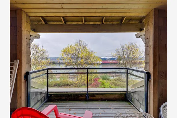 121 250 Salter Street