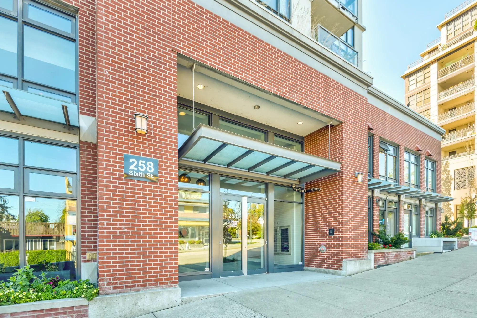 404 258 Sixth Street