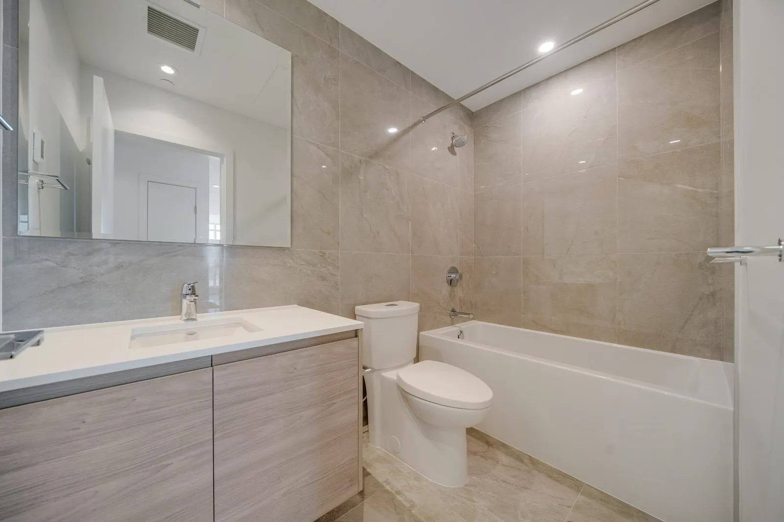 2807 680 Quayside Drive