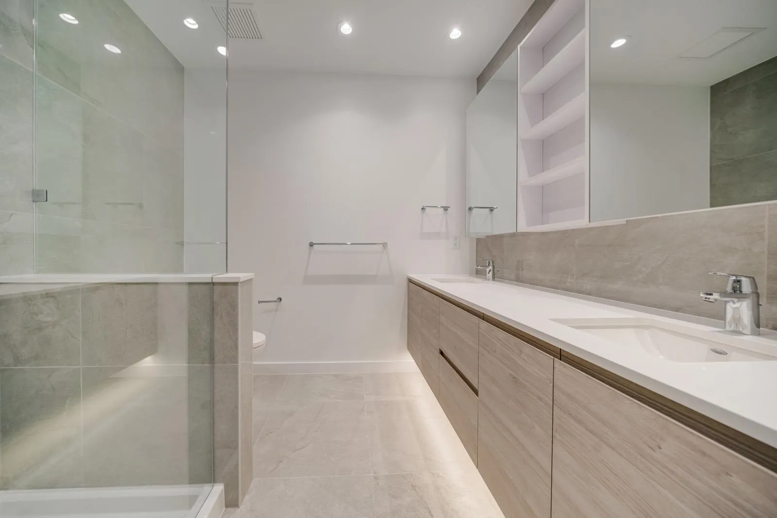2807 680 Quayside Drive