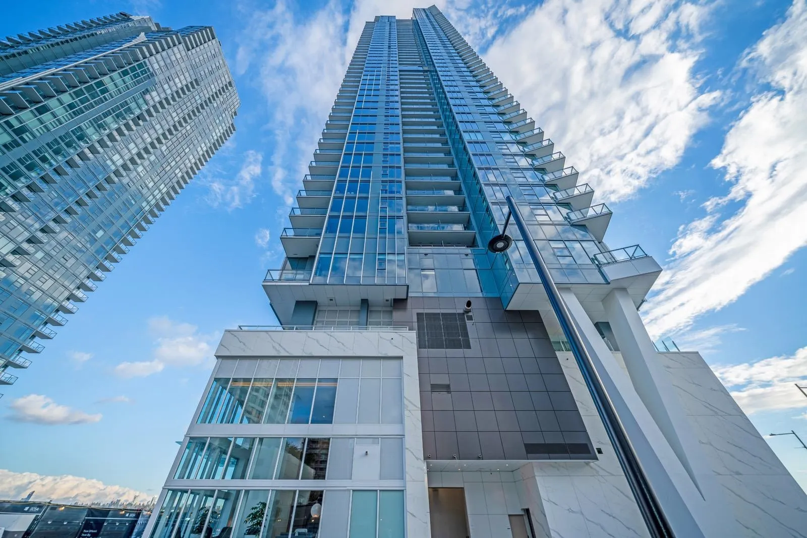 2807 680 Quayside Drive