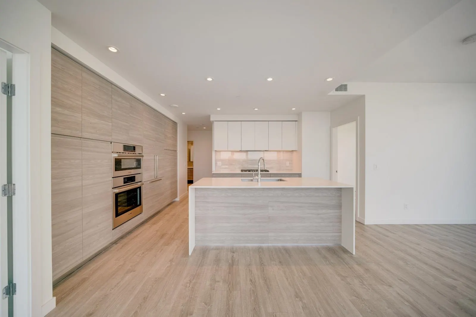 2807 680 Quayside Drive