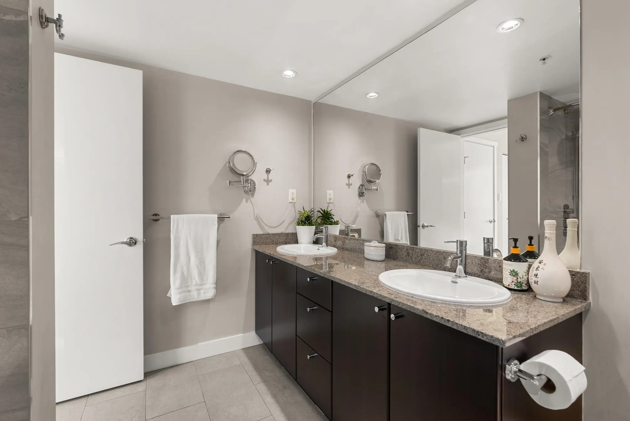 313 701 Klahanie Drive