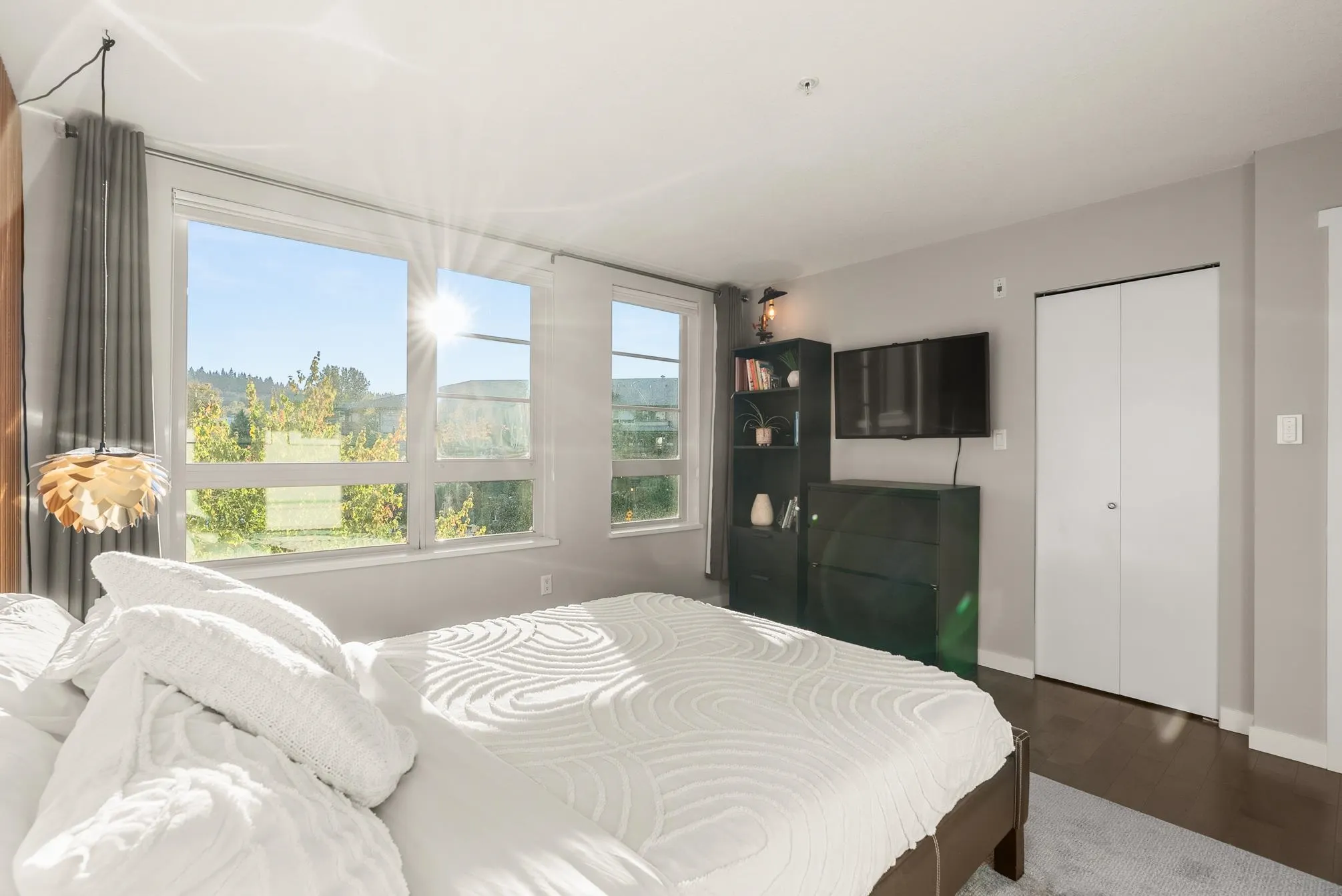 313 701 Klahanie Drive