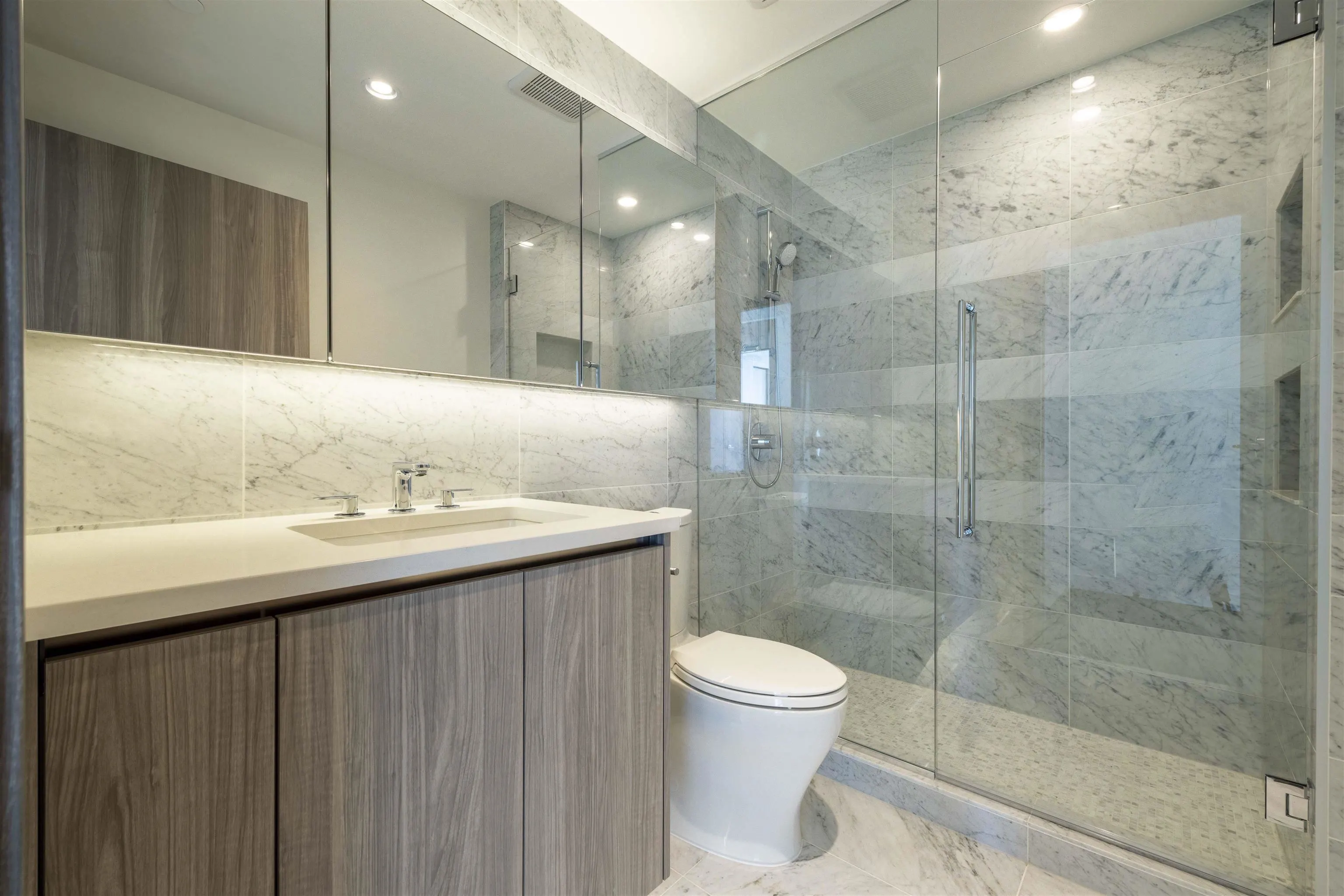4502 4730 Lougheed Highway