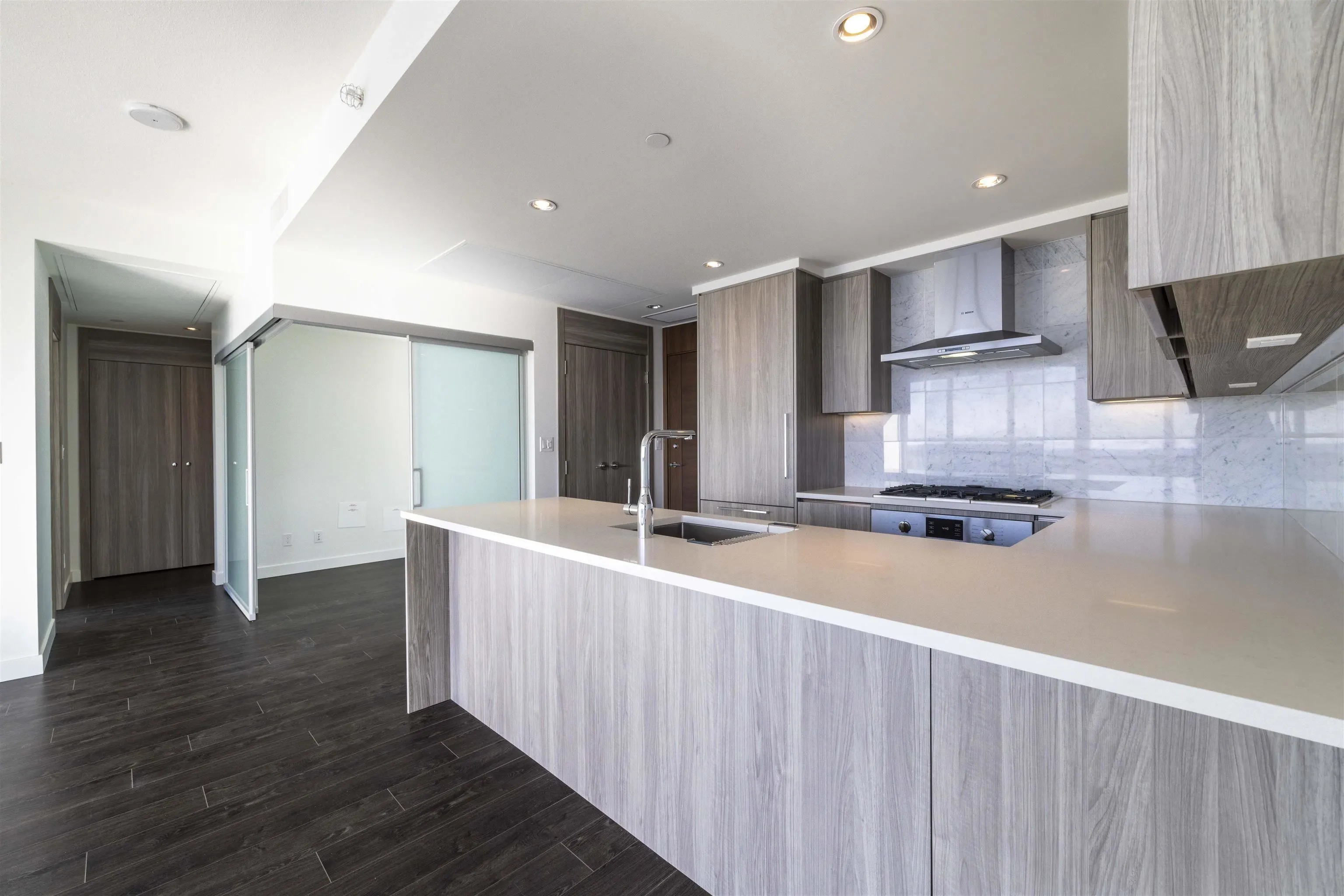4502 4730 Lougheed Highway
