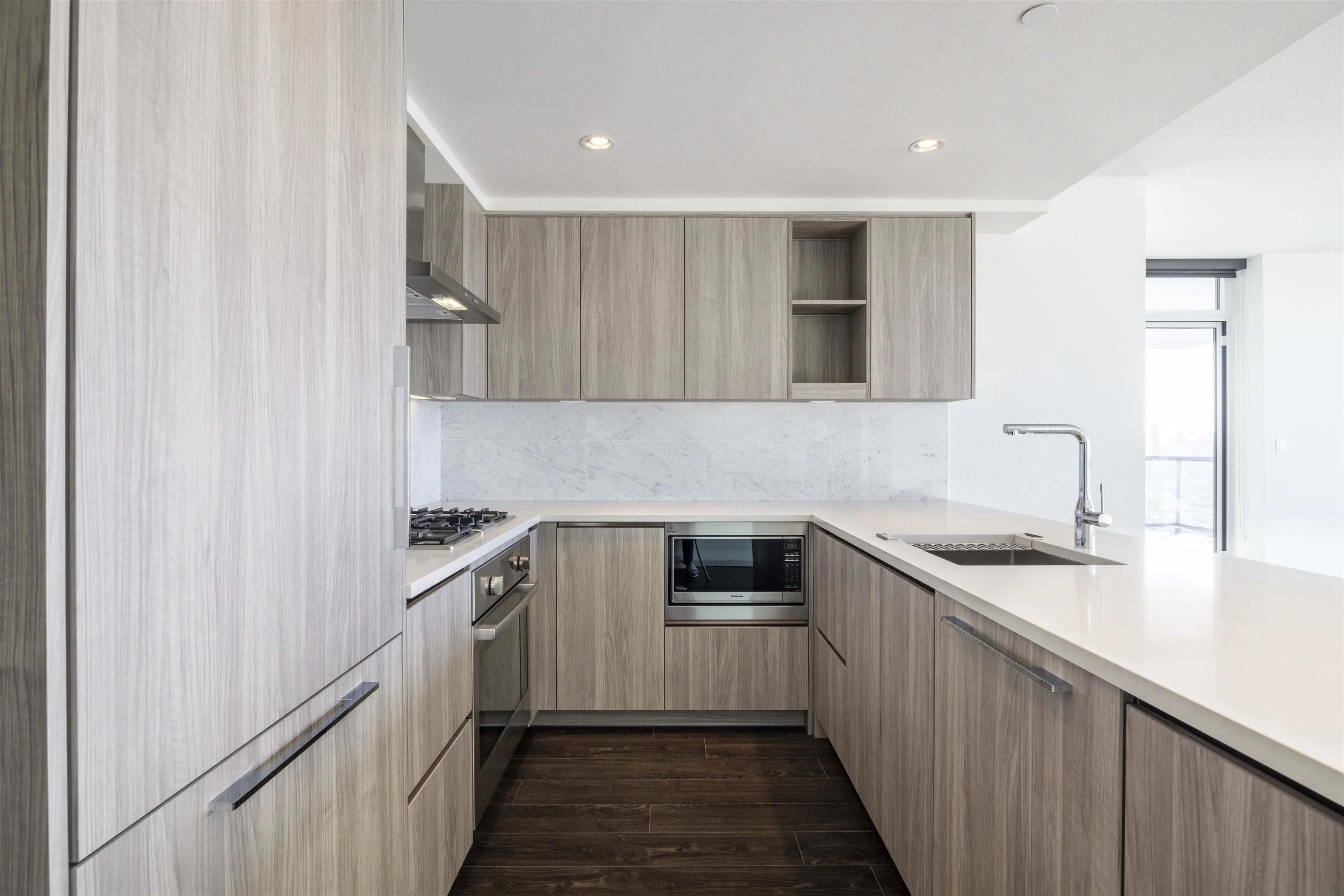 4502 4730 Lougheed Highway