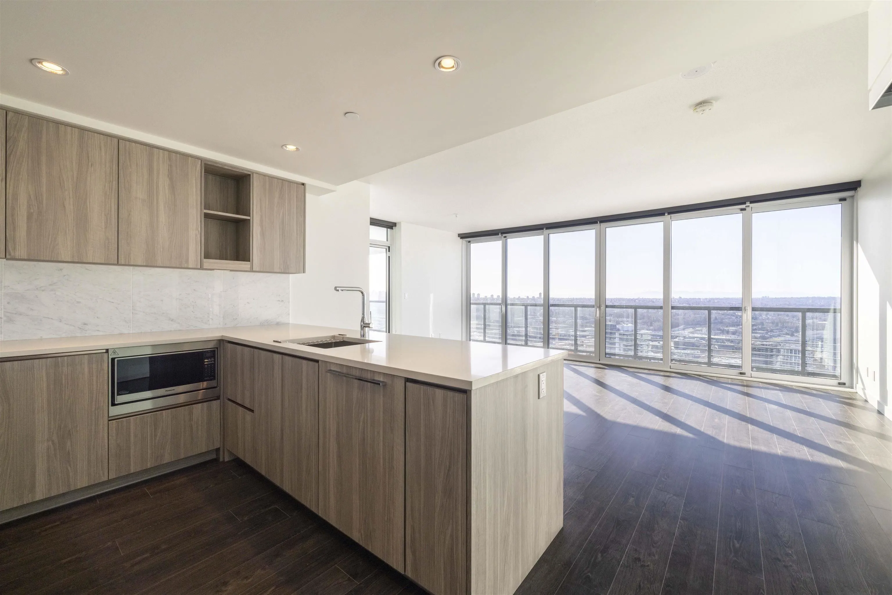 4502 4730 Lougheed Highway