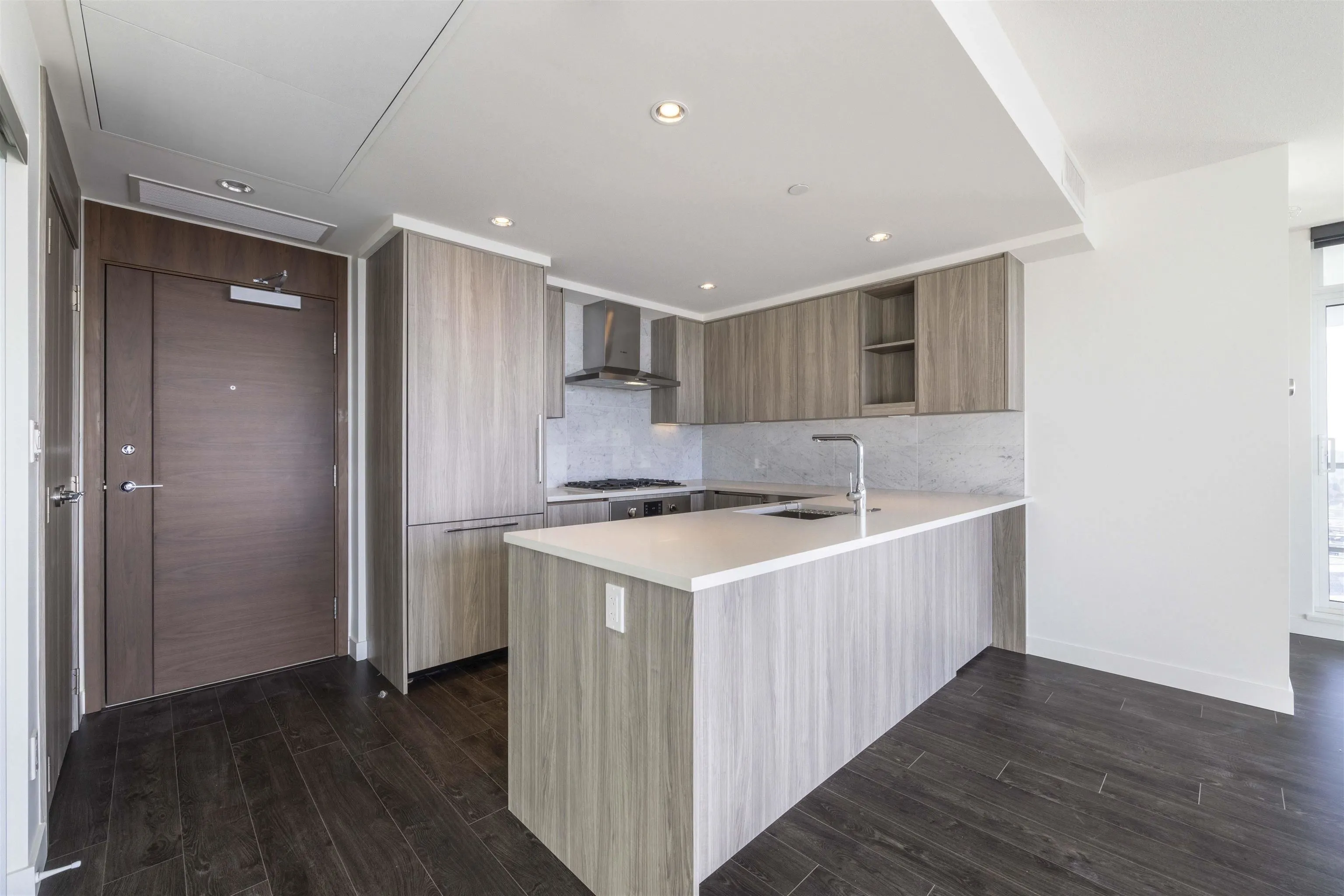 4502 4730 Lougheed Highway