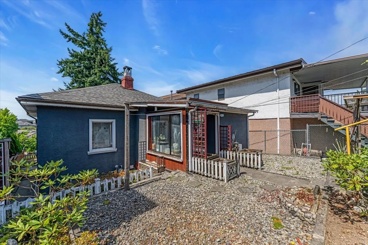2168 Renfrew Street