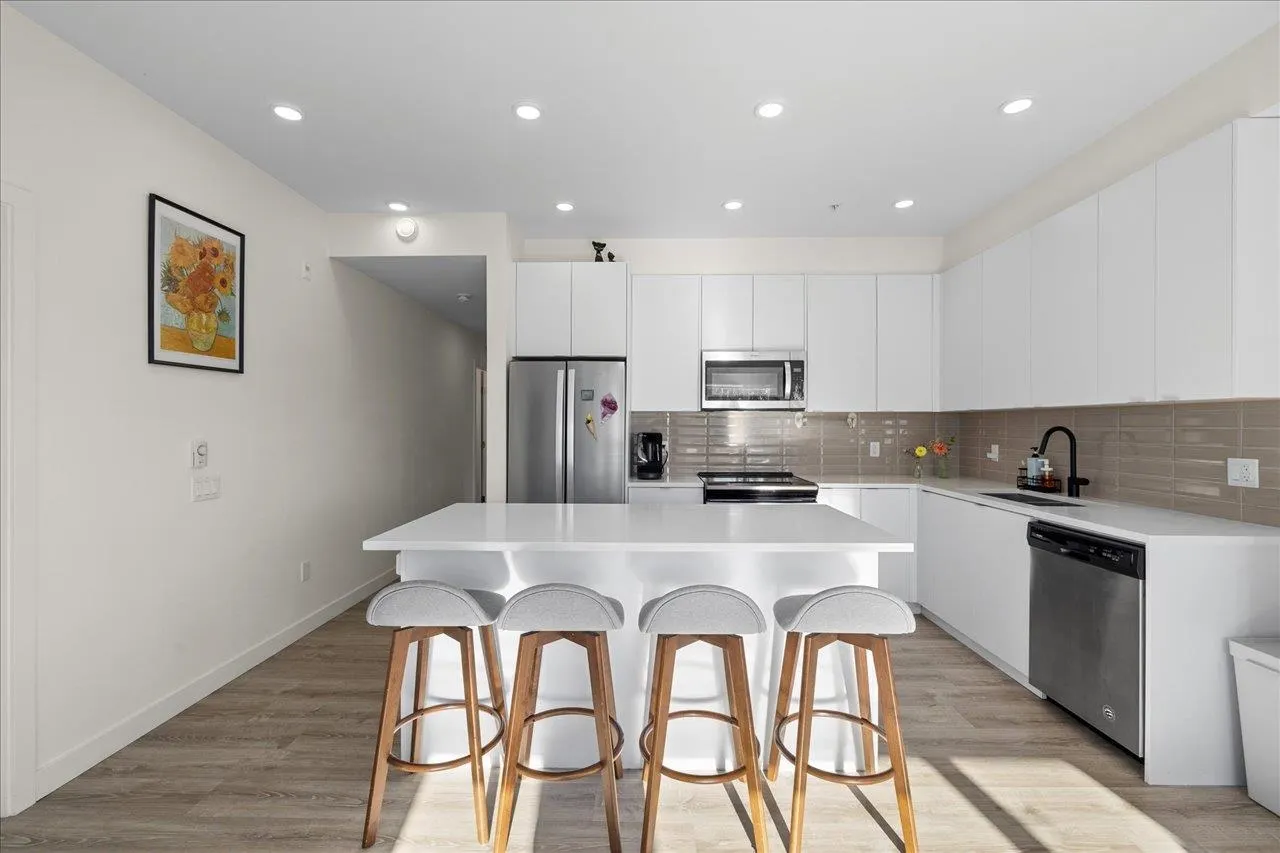 402 610 Brantford Street