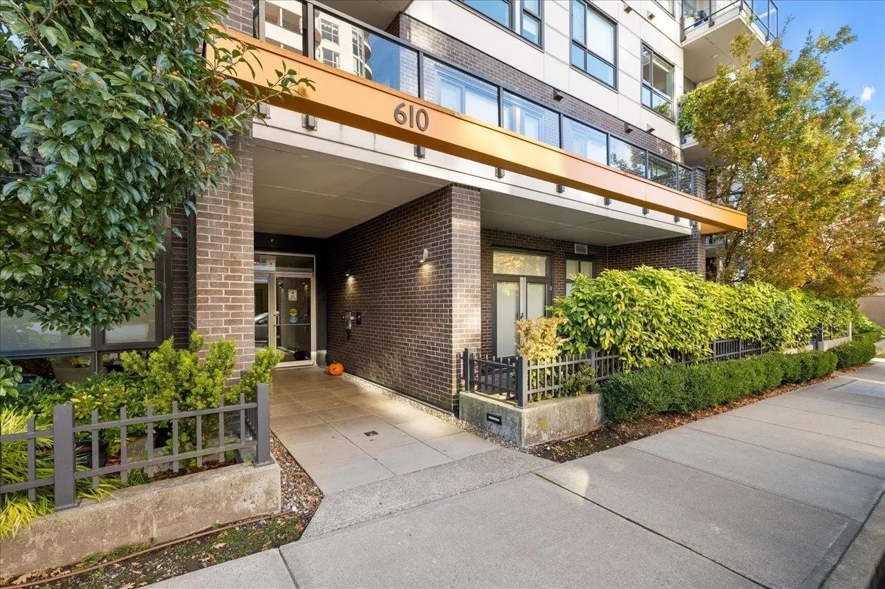 402 610 Brantford Street