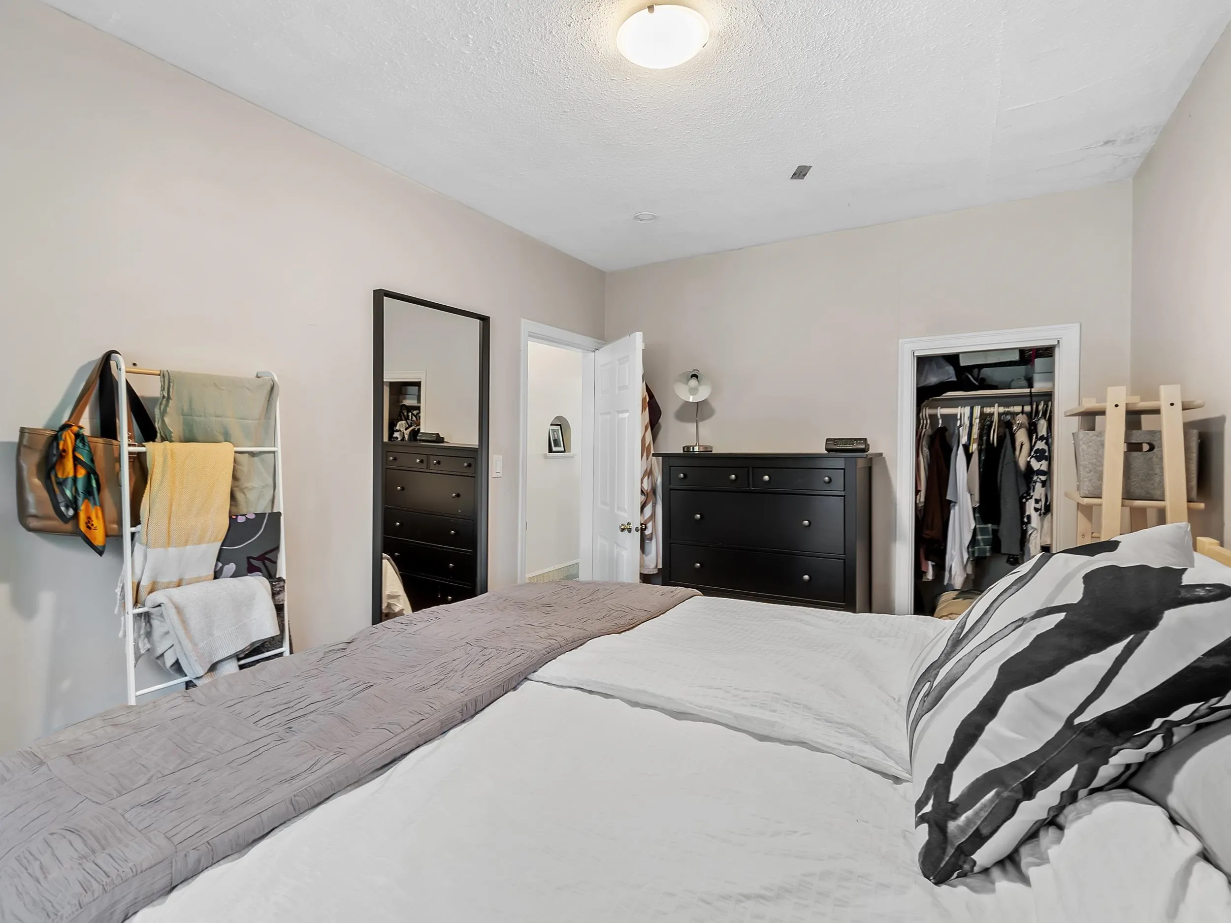 4833 Henry Street