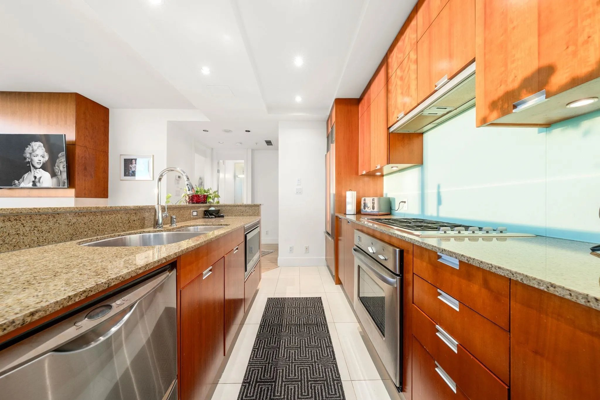 4006 1077 W Cordova Street