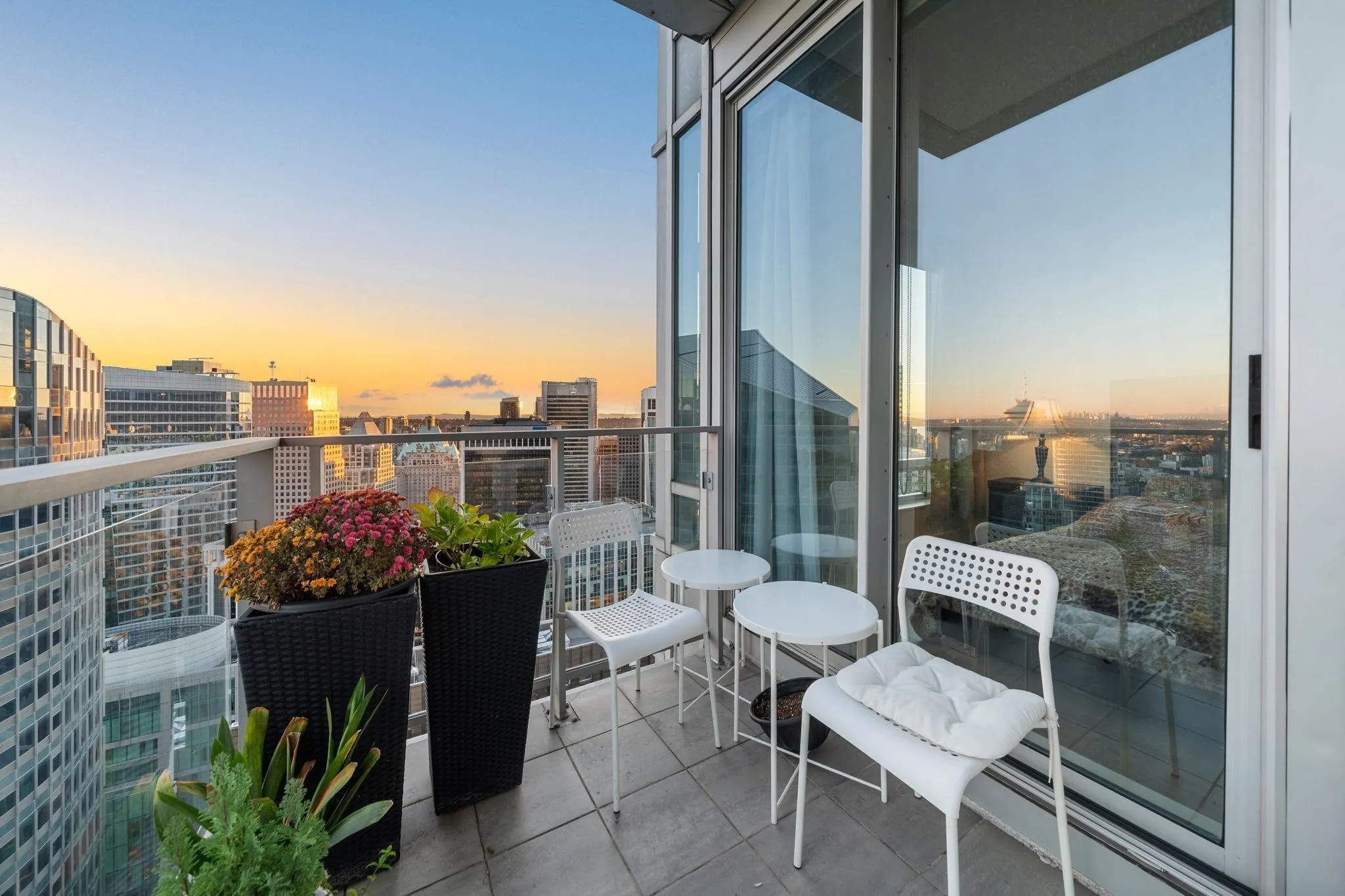 4006 1077 W Cordova Street