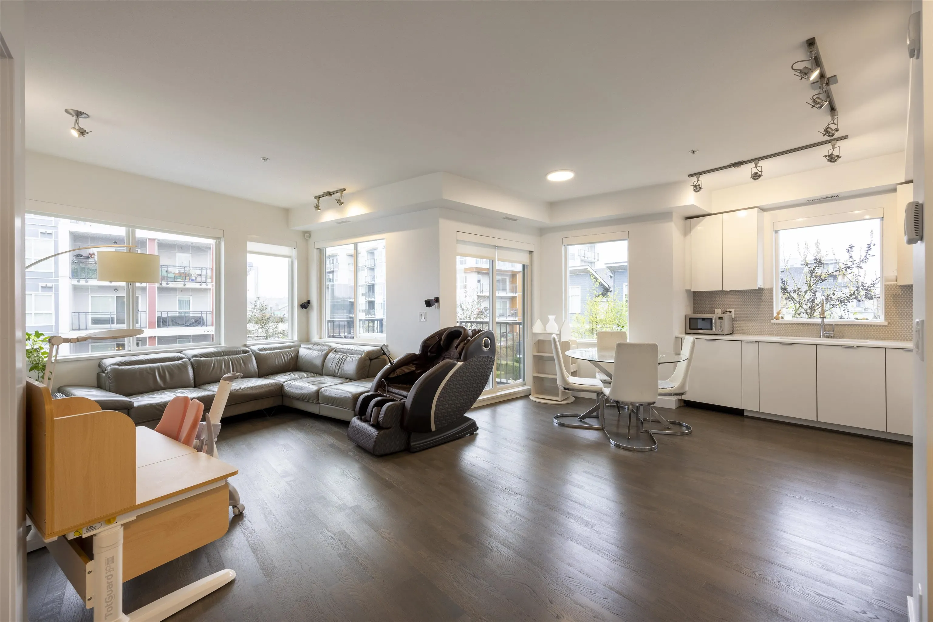 312 10011 River Drive
