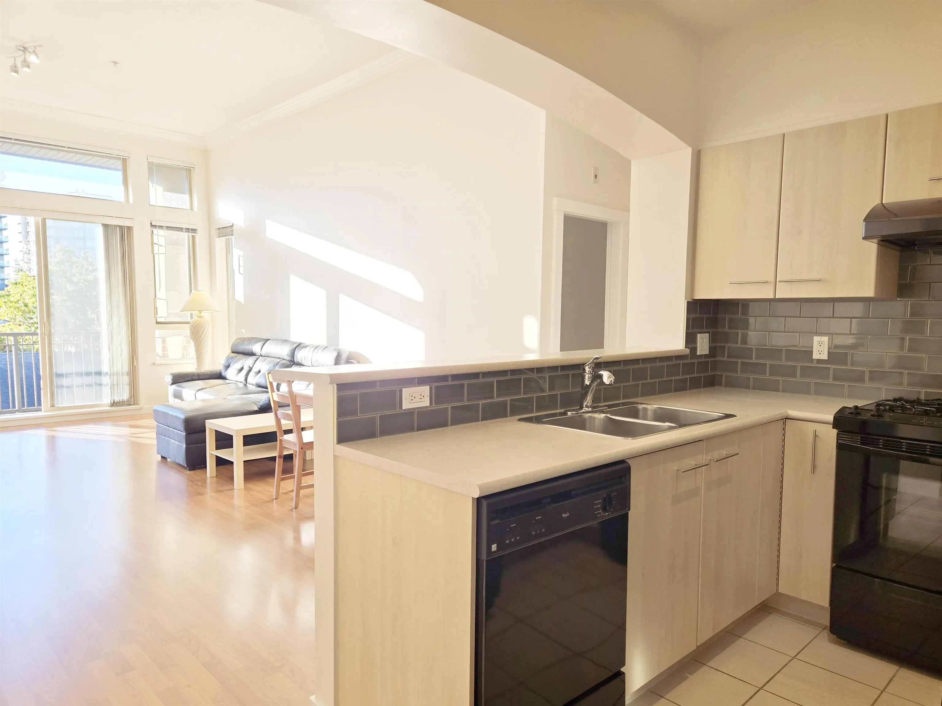 1427 5133 Garden City Road