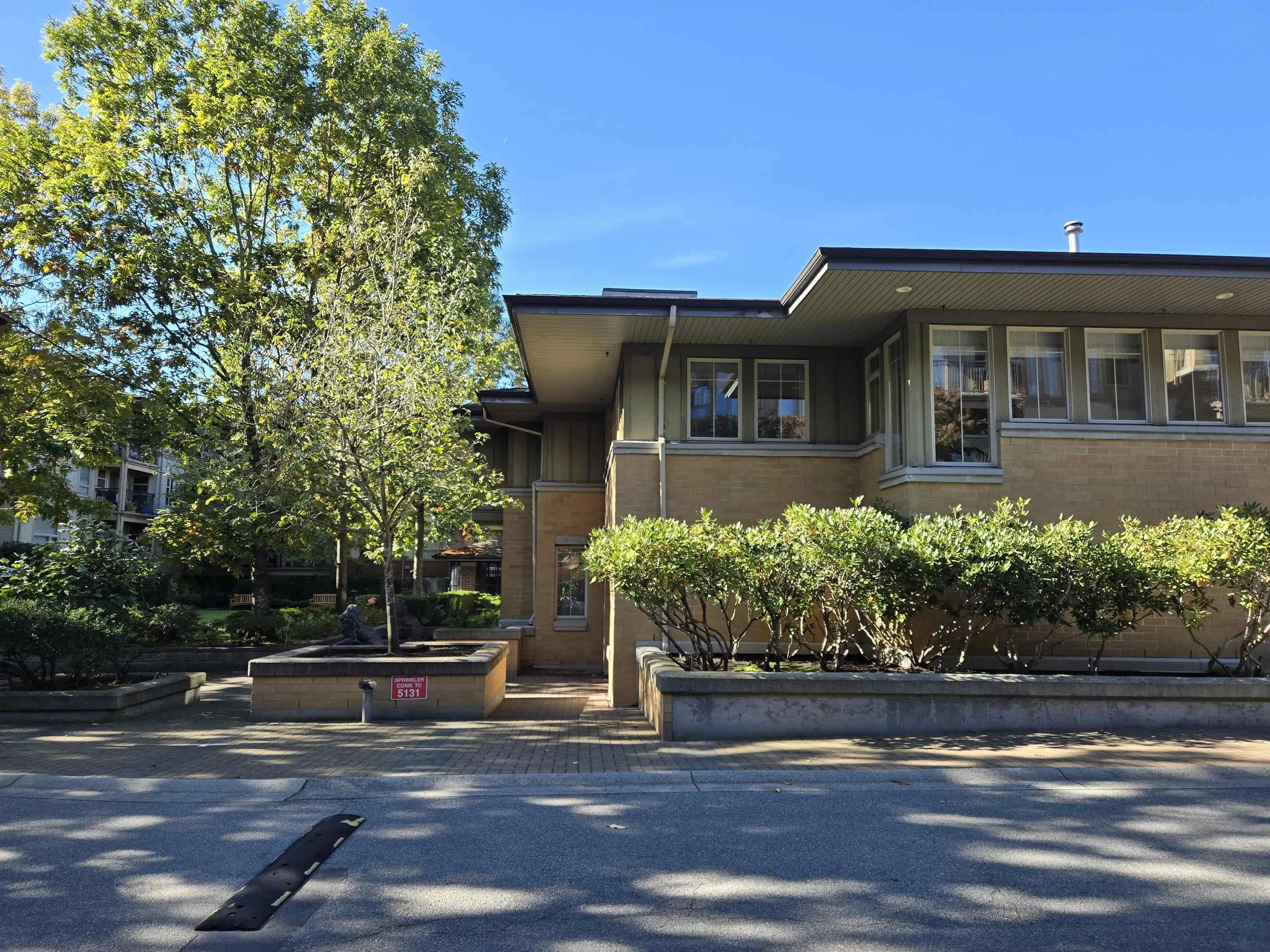 1427 5133 Garden City Road