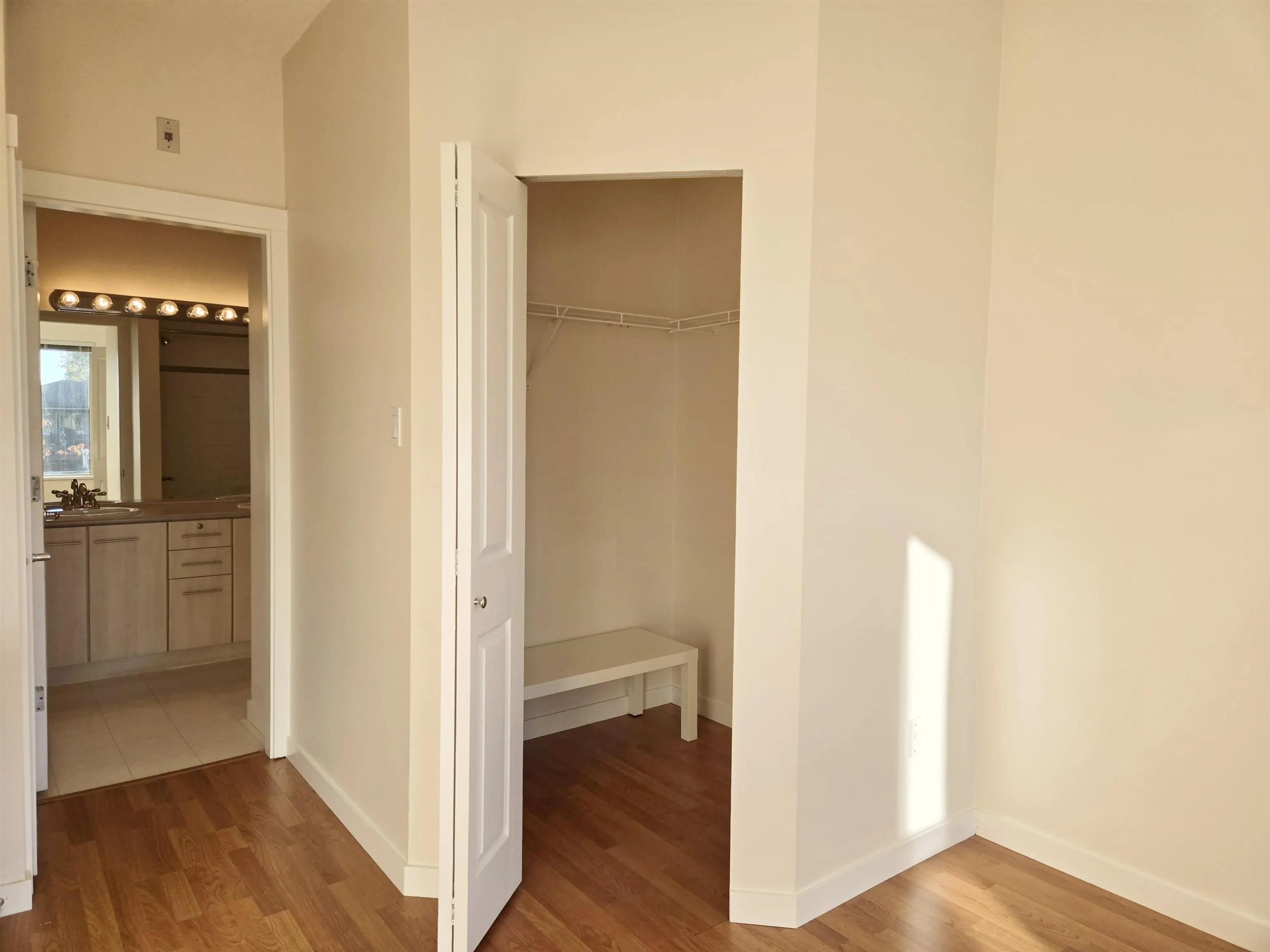 1427 5133 Garden City Road