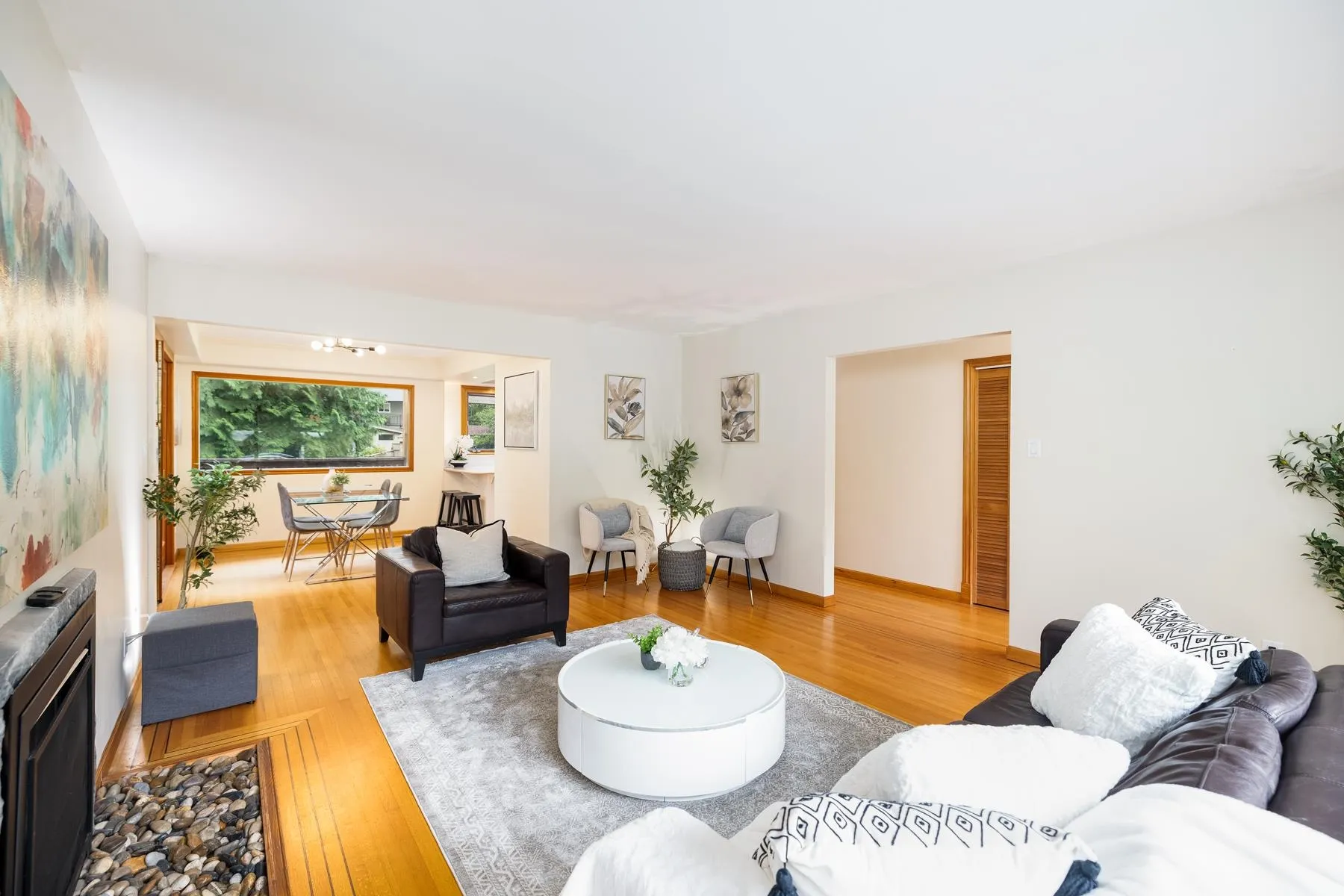 1561 Merlynn Crescent