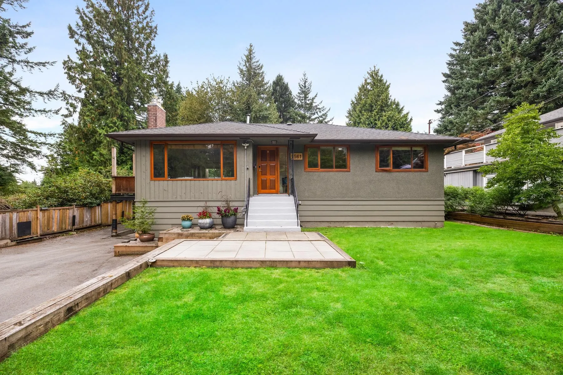 1561 Merlynn Crescent
