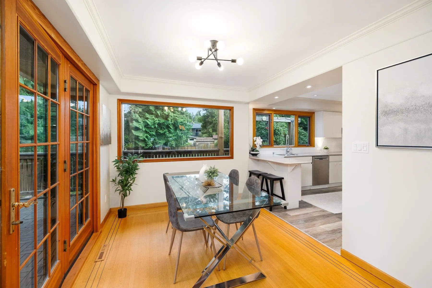 1561 Merlynn Crescent