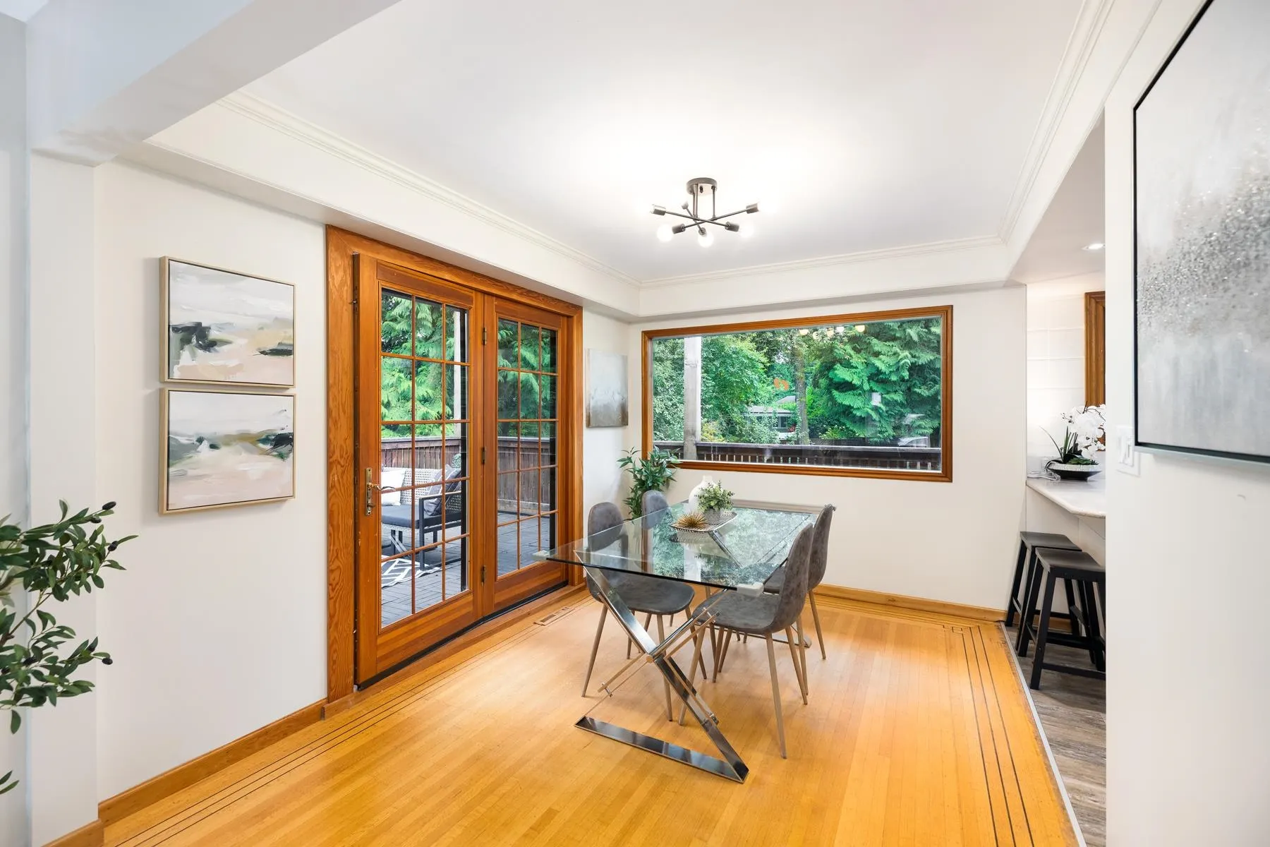 1561 Merlynn Crescent
