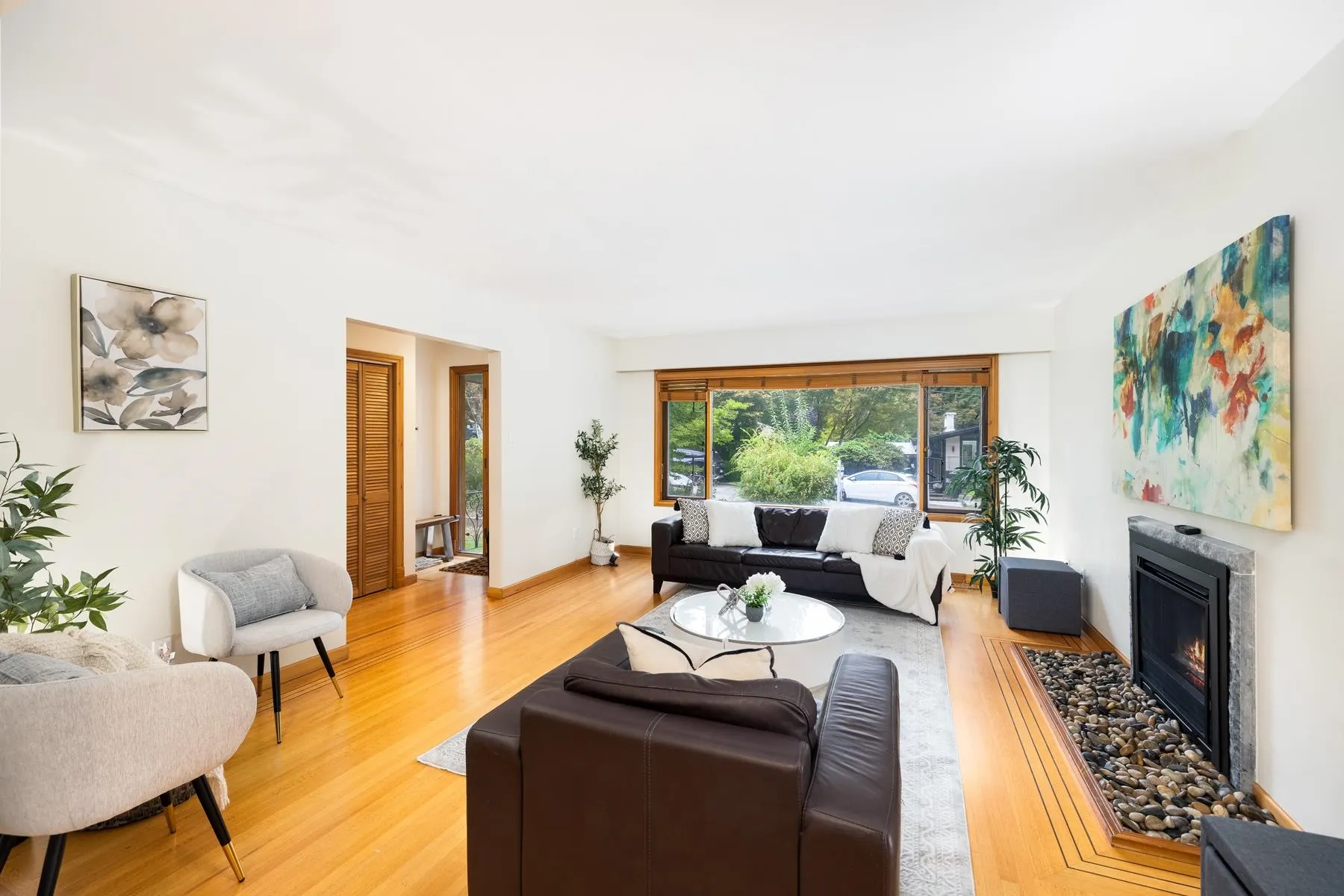 1561 Merlynn Crescent