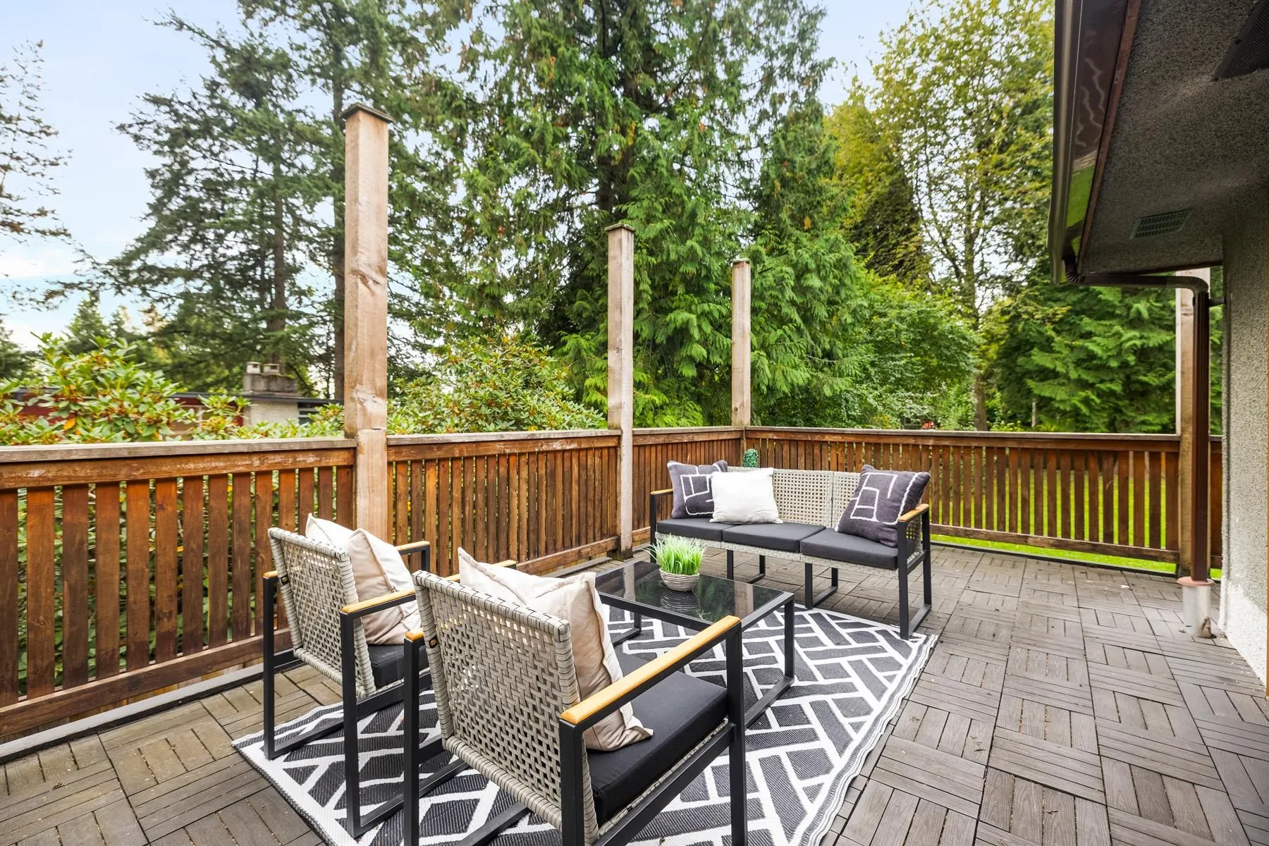1561 Merlynn Crescent