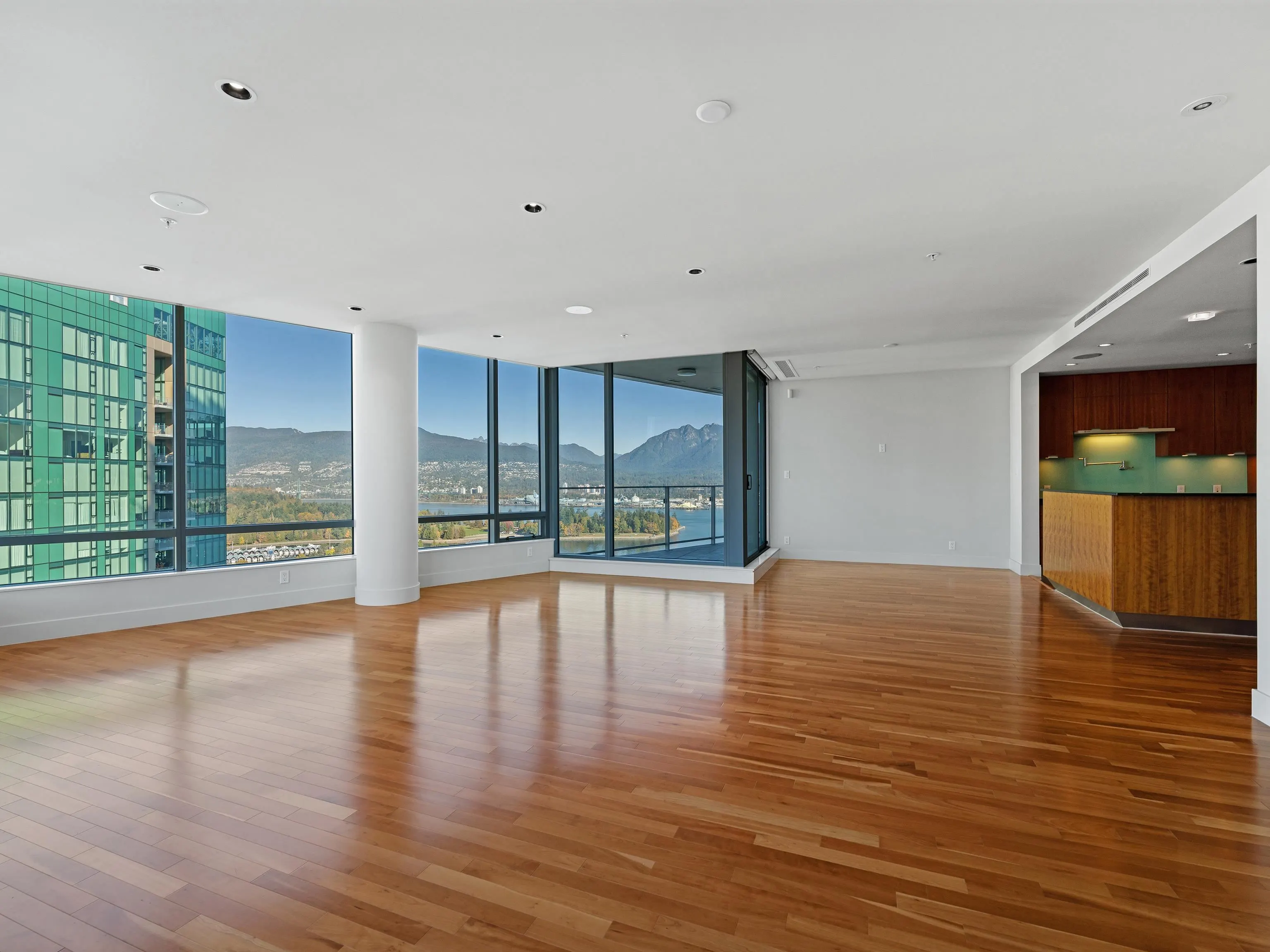2803 1077 W Cordova Street